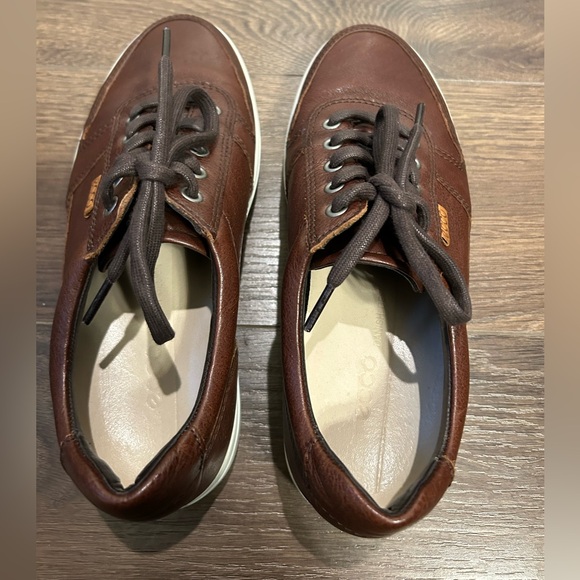 Ecco Soft City Leather sneakers size 8.5 / 39 Brown uppers, white bottoms great! - Picture 3 of 4